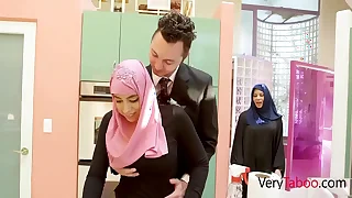 arab d&period; in hijab fucks f&period; ella knox