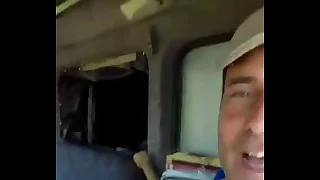 Joyous pasivo chupandosela a camionero