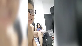 Mi compa&ntilde;era siempre me pide que deject lleve a su casa&period;&period;&period; Me dijo q se pele&oacute; whisk &eacute;l marido y necesitaba dinero&period;&period;&period; Lo Menos fue un video
